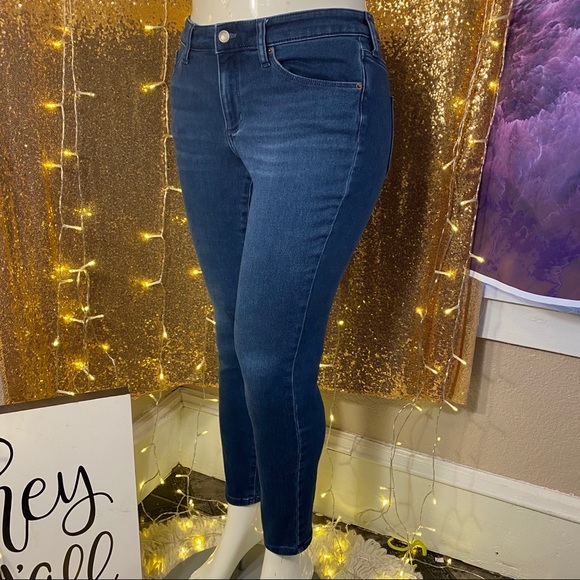 Universal Threads 🌱 Mid Rise Skinny Jeans - Picture 3 of 6